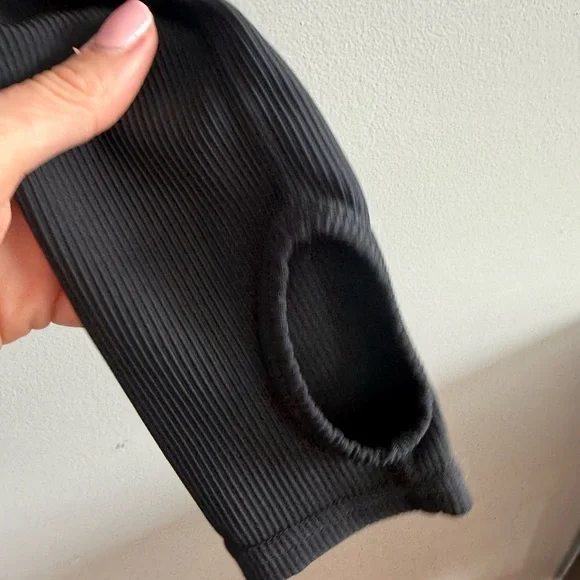 Halara Black Ribbed Long Sleeve Cropped Athletic Top XS Open Back Yoga - Picture 2 of 6